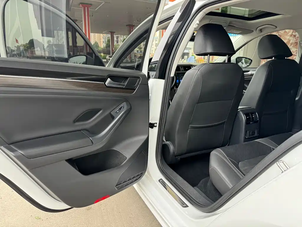 Volkswagen Sagitar 2017 230TSI AT Luxury