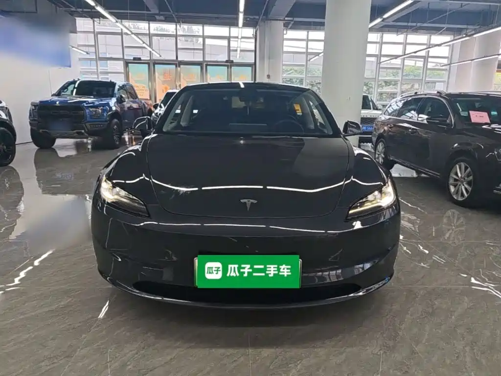 Tesla Model 3 — миниатюра 3