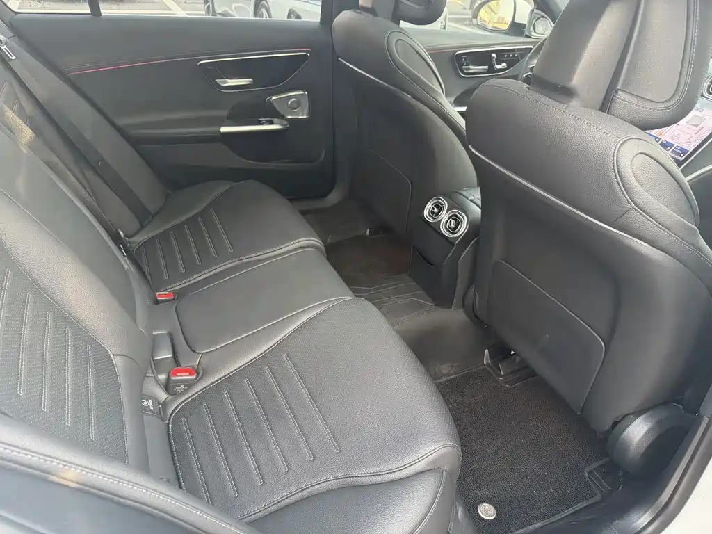 Mercedes-Benz C-Class — миниатюра 11