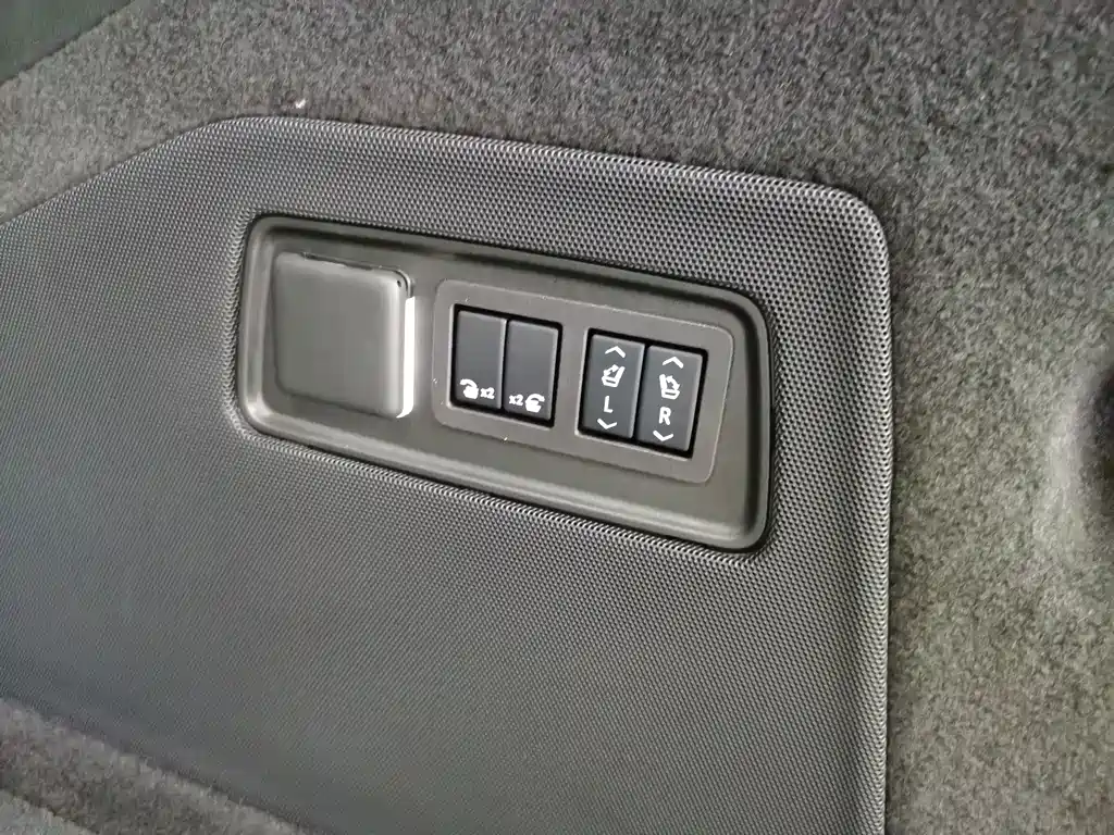Cadillac Escalade — миниатюра 5