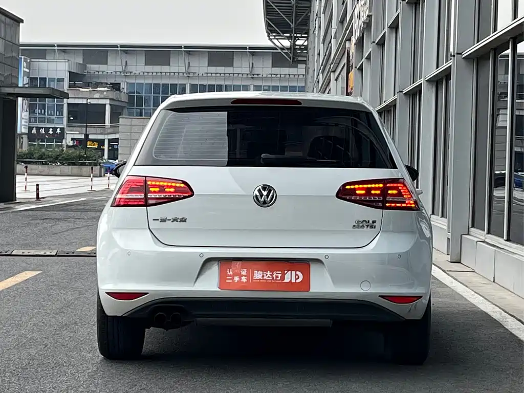 Volkswagen Golf 2017 230TSI AT Luxury