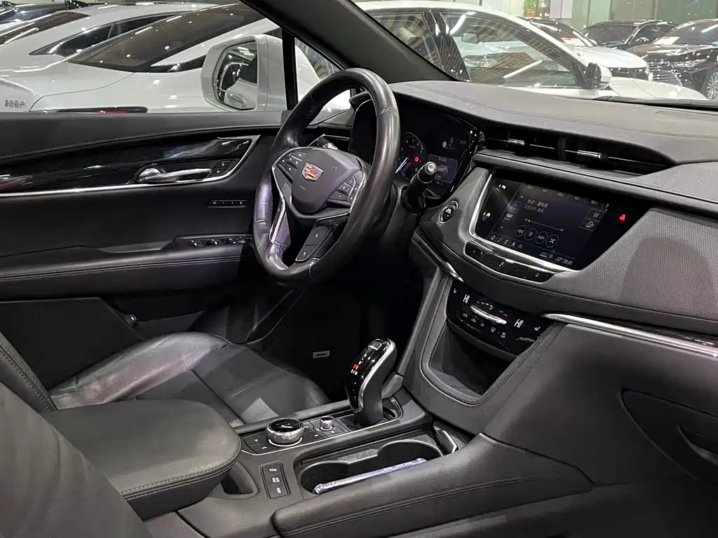 CADILLAC XT5