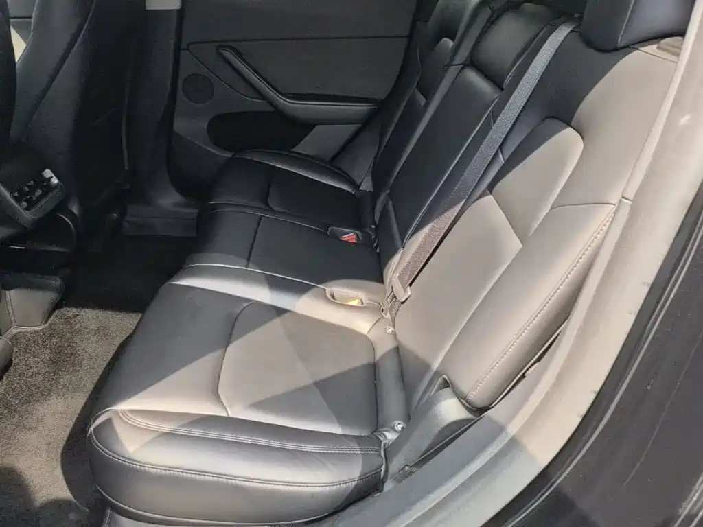 Tesla Model Y — миниатюра 17