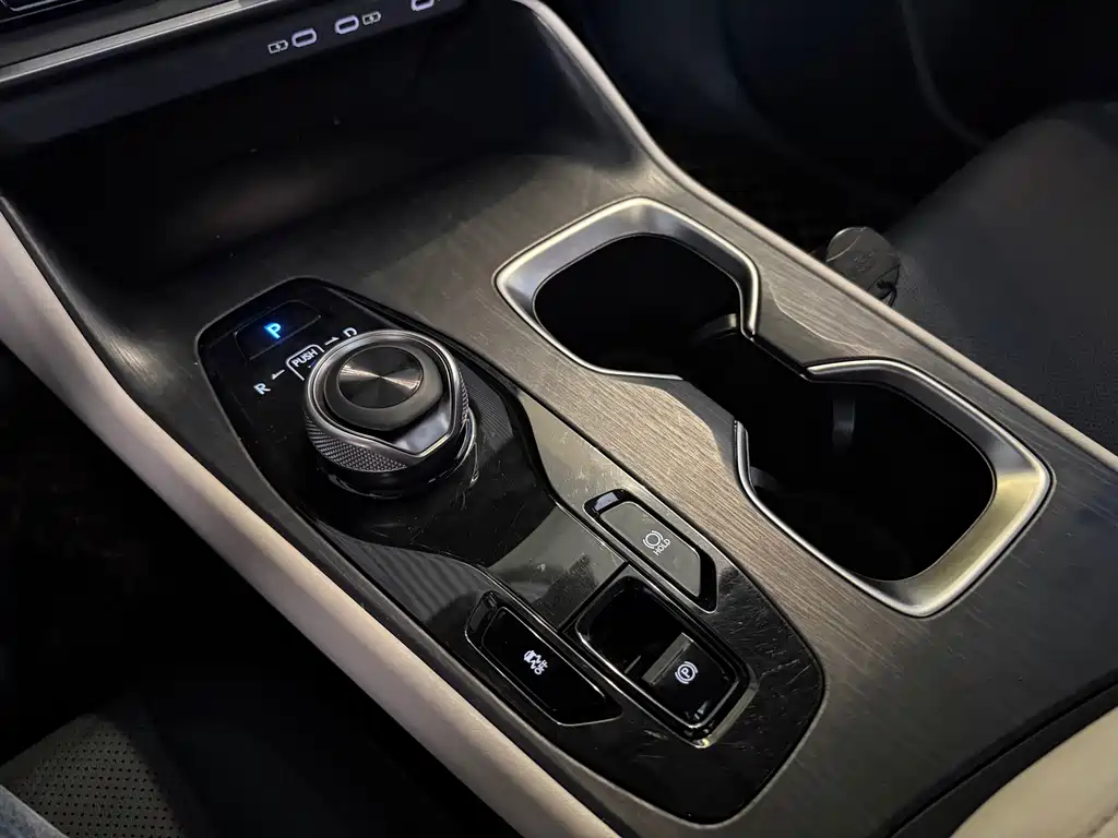 Lexus RZ — миниатюра 10