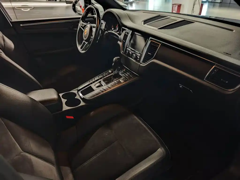 Porsche Macan — миниатюра 9