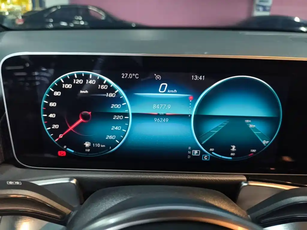 Mercedes-Benz GLB — миниатюра 12