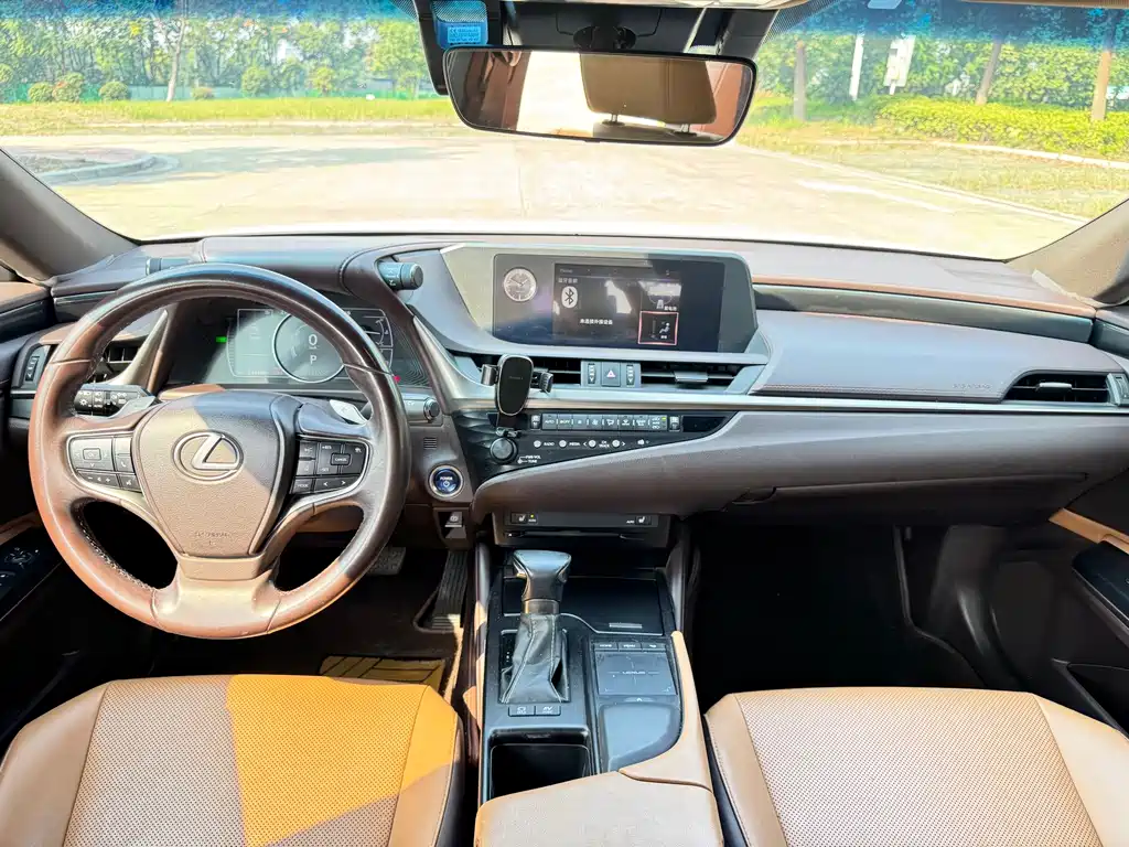 Lexus ES — миниатюра 8
