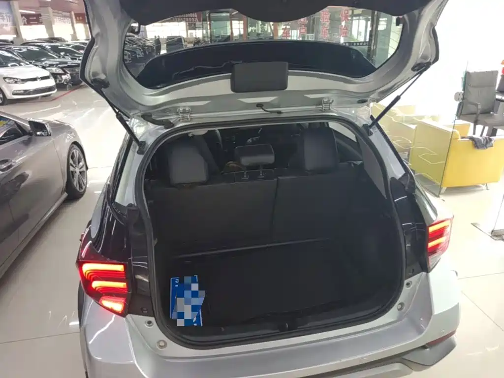 Toyota Yaris L — миниатюра 19