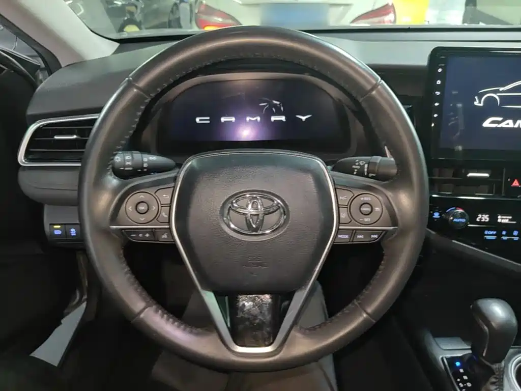 Toyota Camry — миниатюра 11