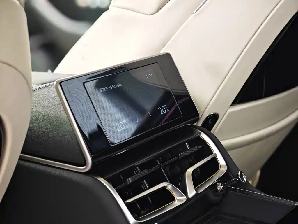 Bentley Flying Spur PHEV — миниатюра 15