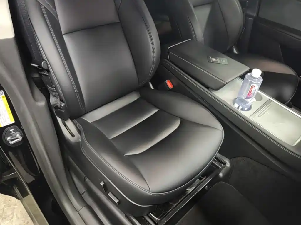 Tesla Model Y — миниатюра 25