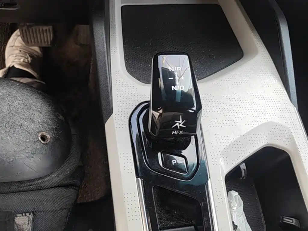 Geely L HiP — миниатюра 14
