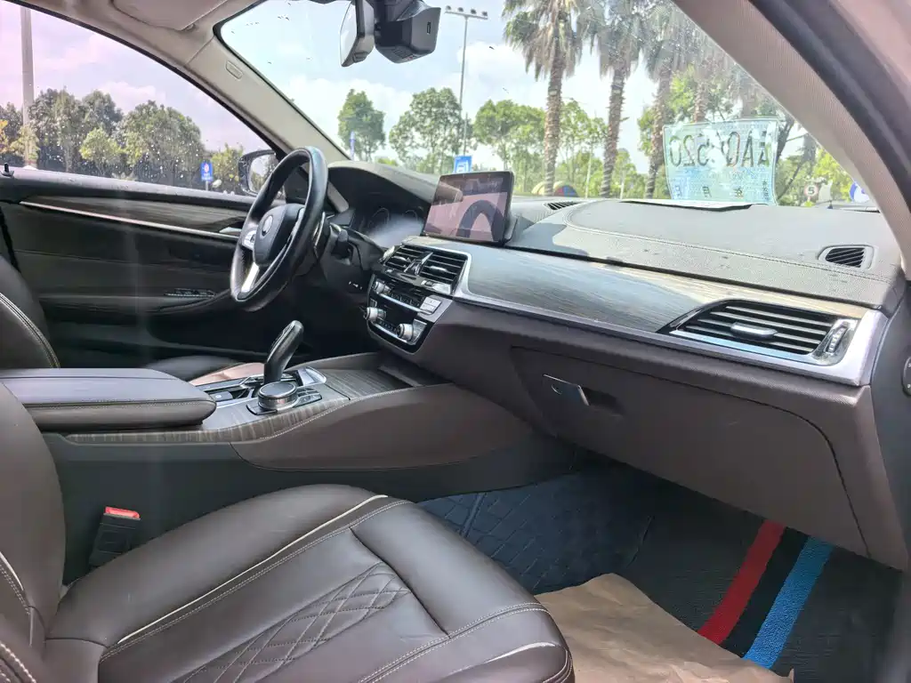 BMW 5 Series — миниатюра 12