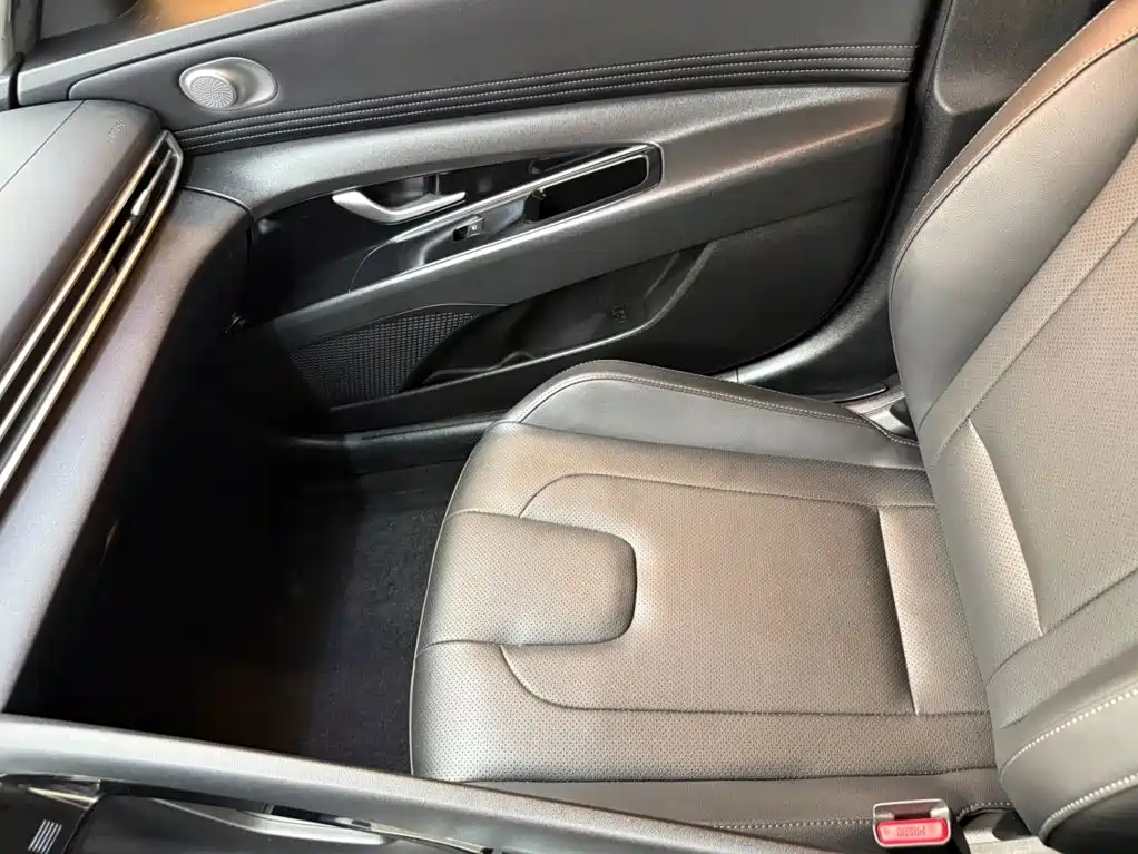 Hyundai Elantra — миниатюра 13