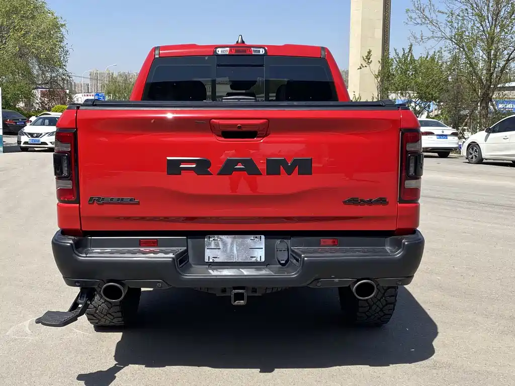 Ram Trucks 2023 5.7L