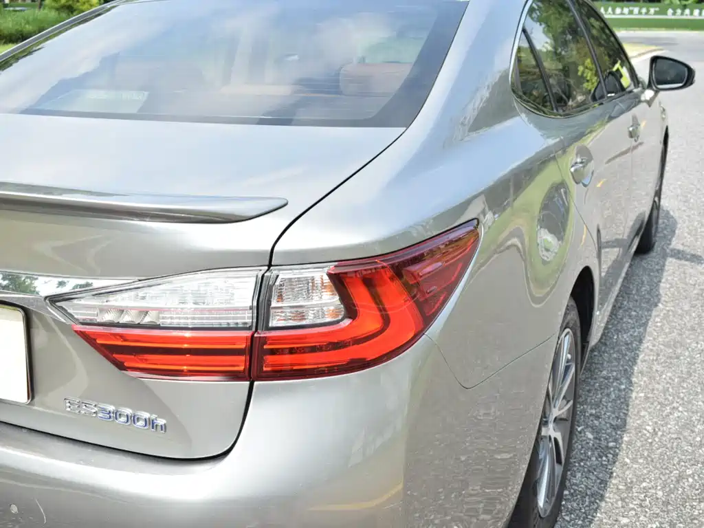 Lexus ES 2015 300h Comfort