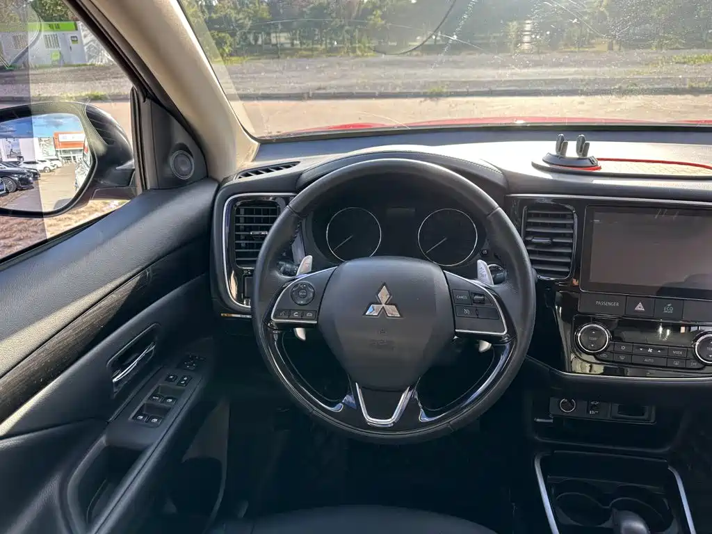 Mitsubishi Outlander — миниатюра 20