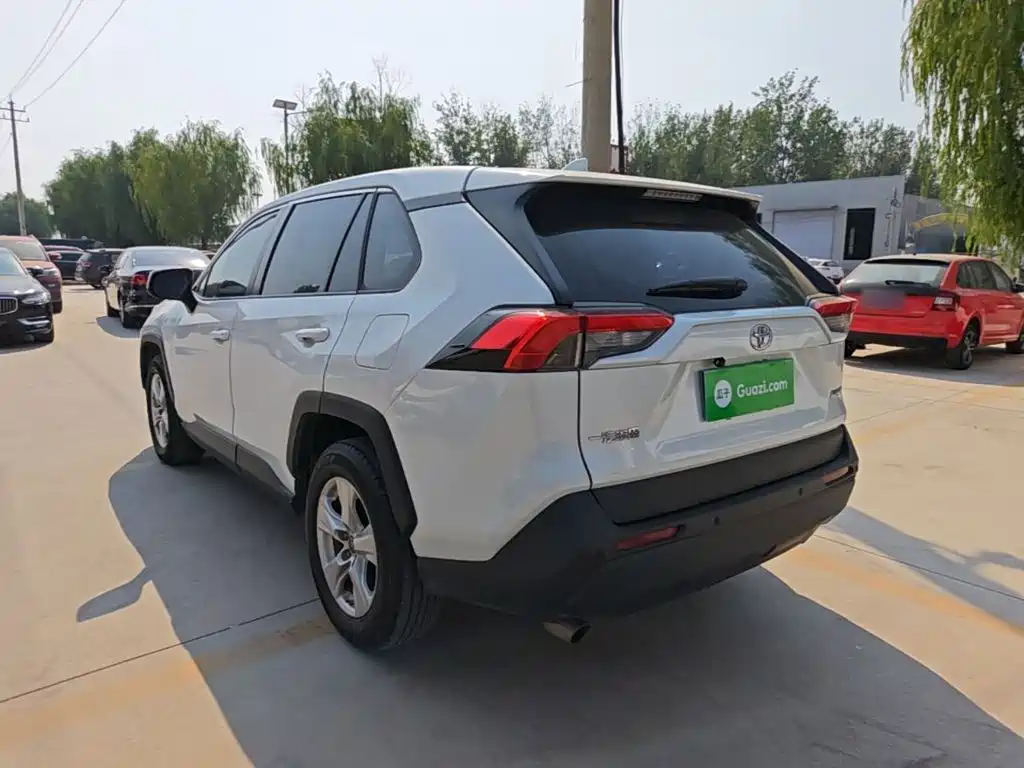 Toyota RAV4 — миниатюра 5