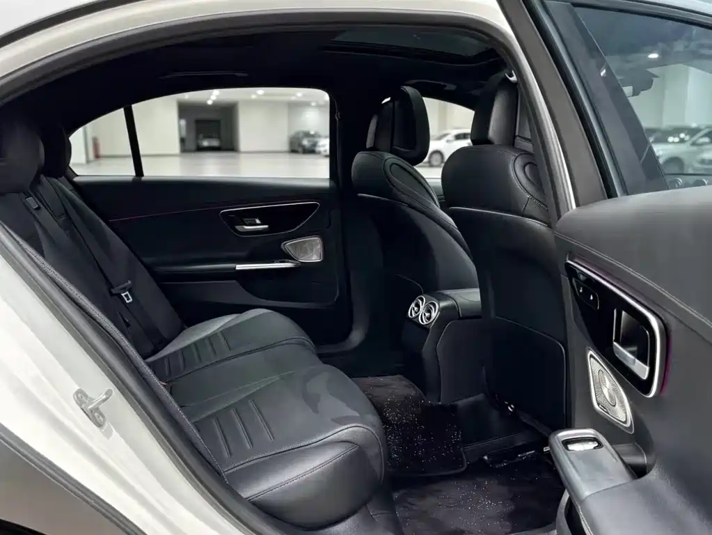 Mercedes-Benz C-Class — миниатюра 15