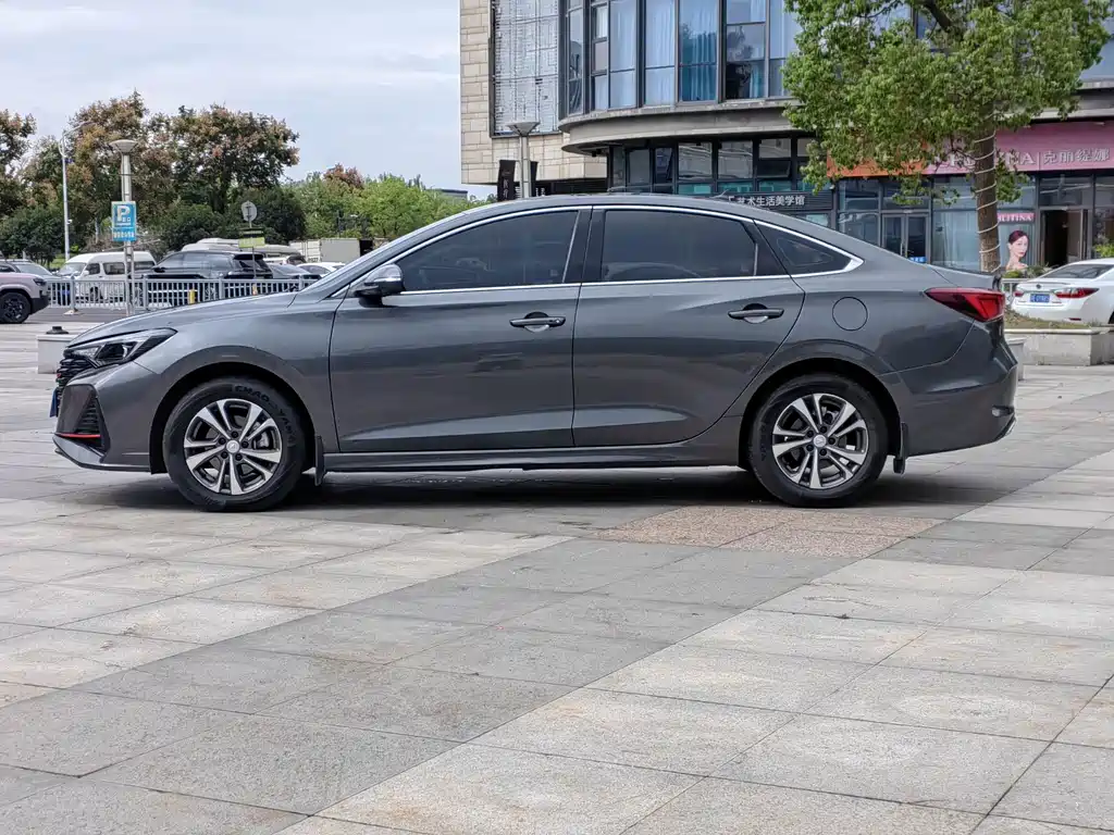Changan Eado — миниатюра 4