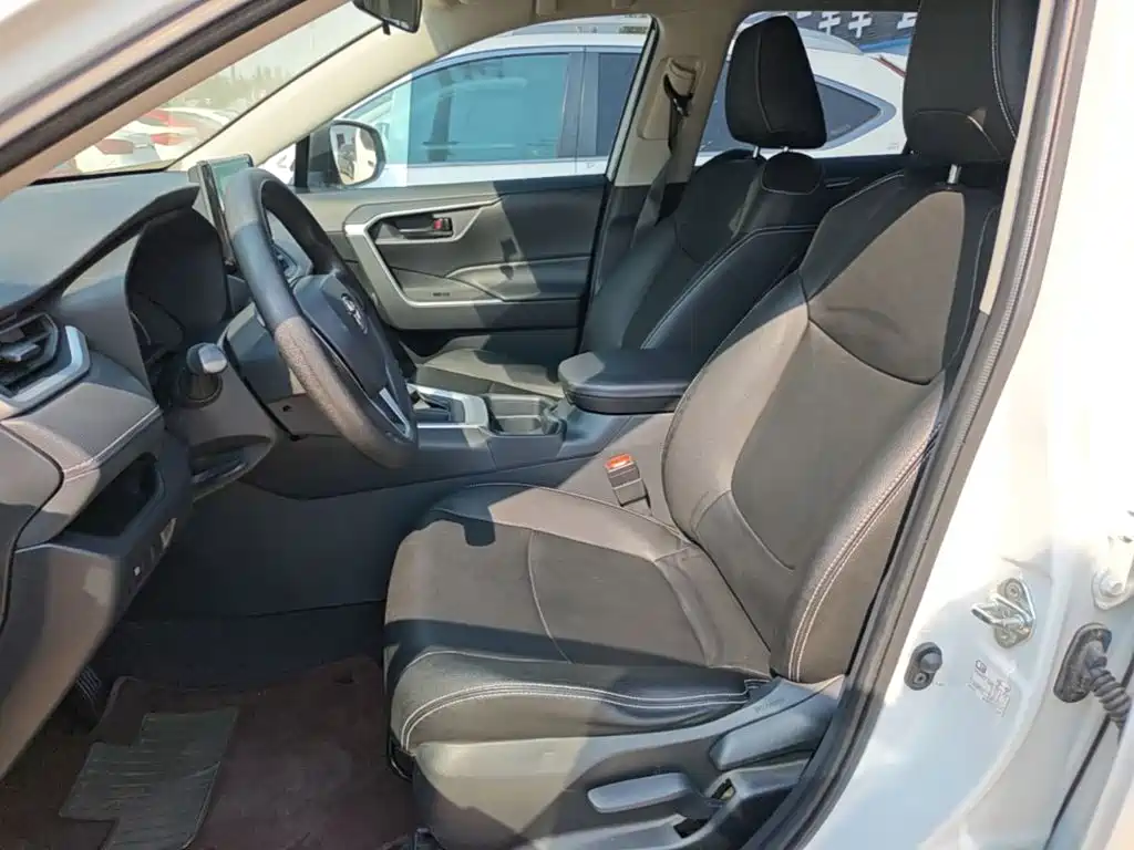 Toyota RAV4 — миниатюра 15