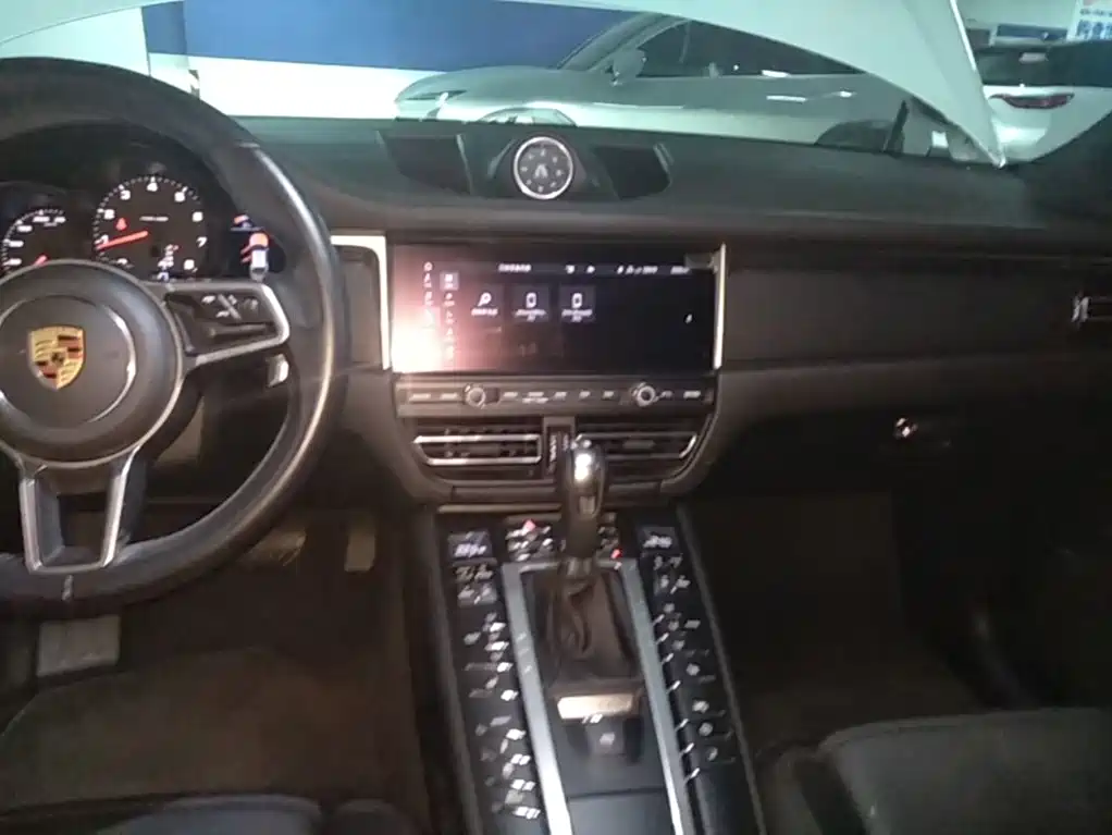 Porsche Macan — миниатюра 13