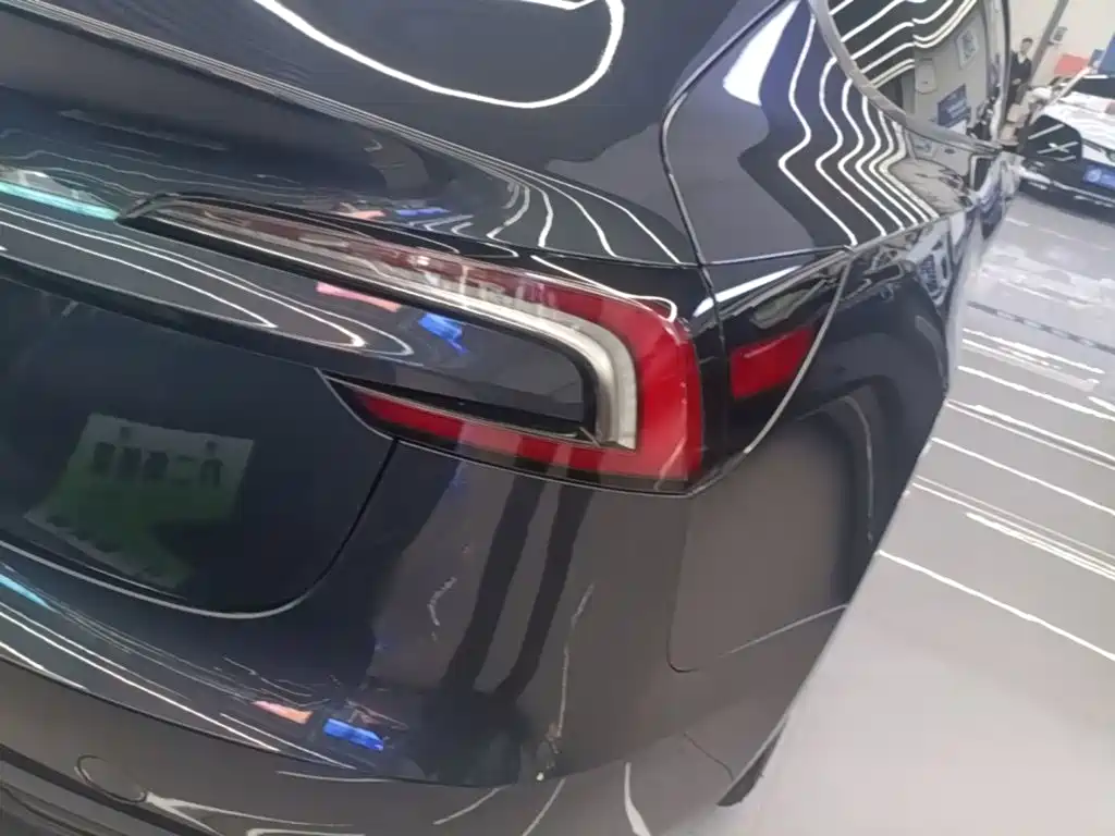 Tesla Model 3 — миниатюра 8