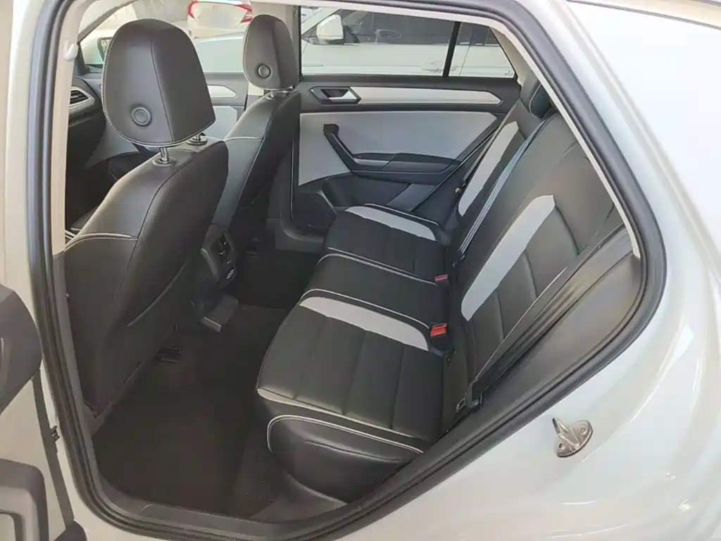Volkswagen T-Roc — миниатюра 17
