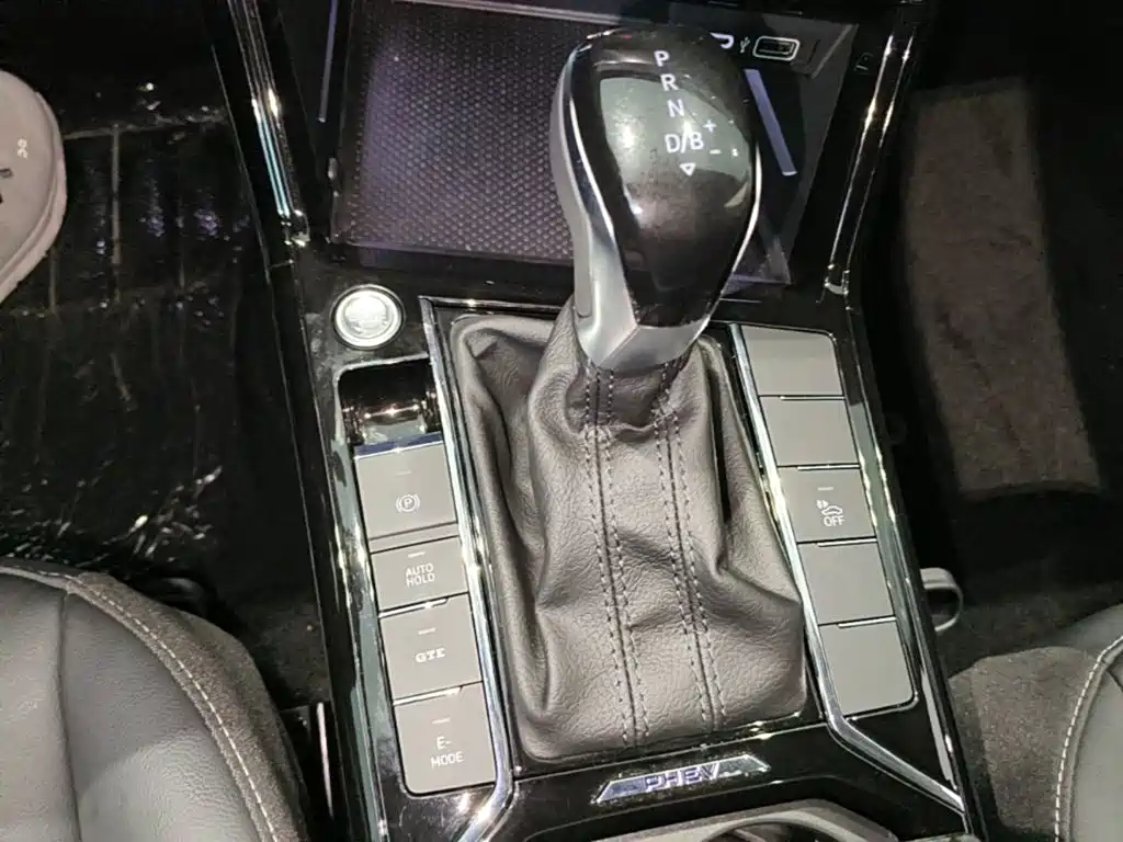 Volkswagen Passat PHEV — миниатюра 14