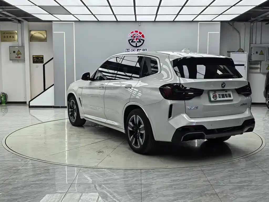 BMW iX3 — миниатюра 5