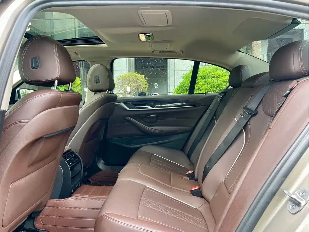 BMW 5 Series — миниатюра 6