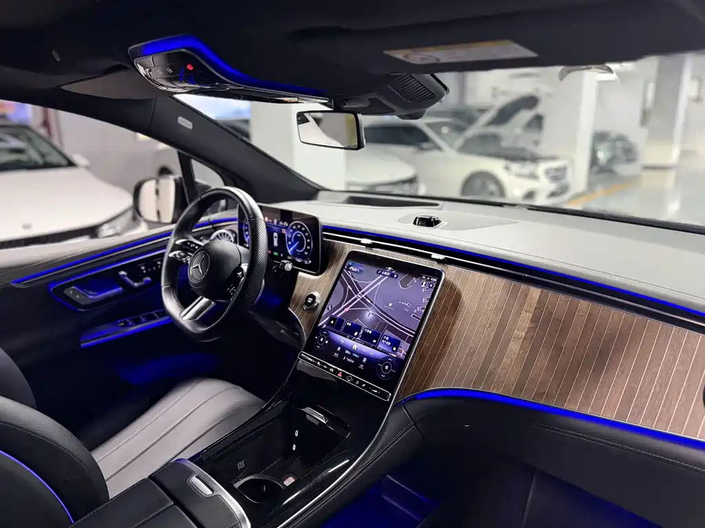 Mercedes-Benz EQE SUV — миниатюра 5