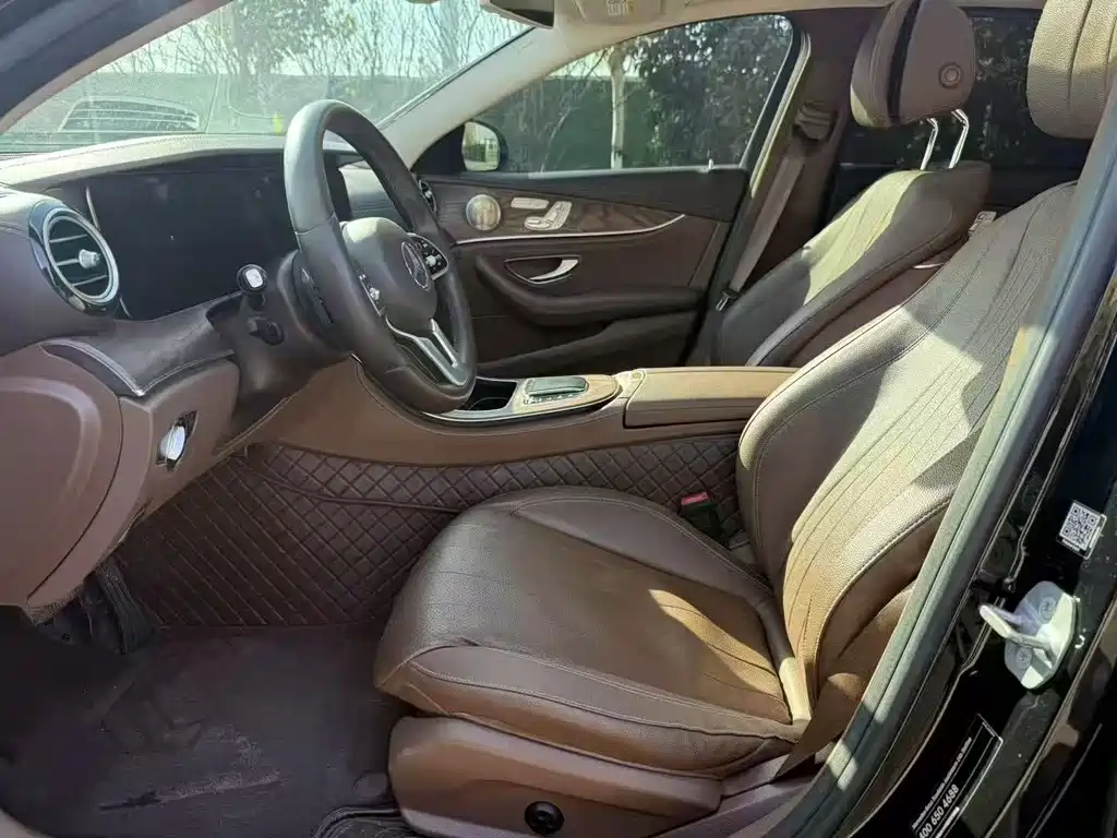 Mercedes-Benz E-Class — миниатюра 7