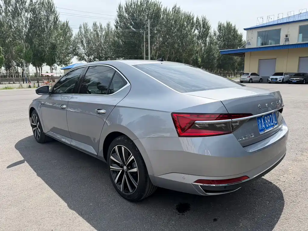 Skoda Superb — миниатюра 4