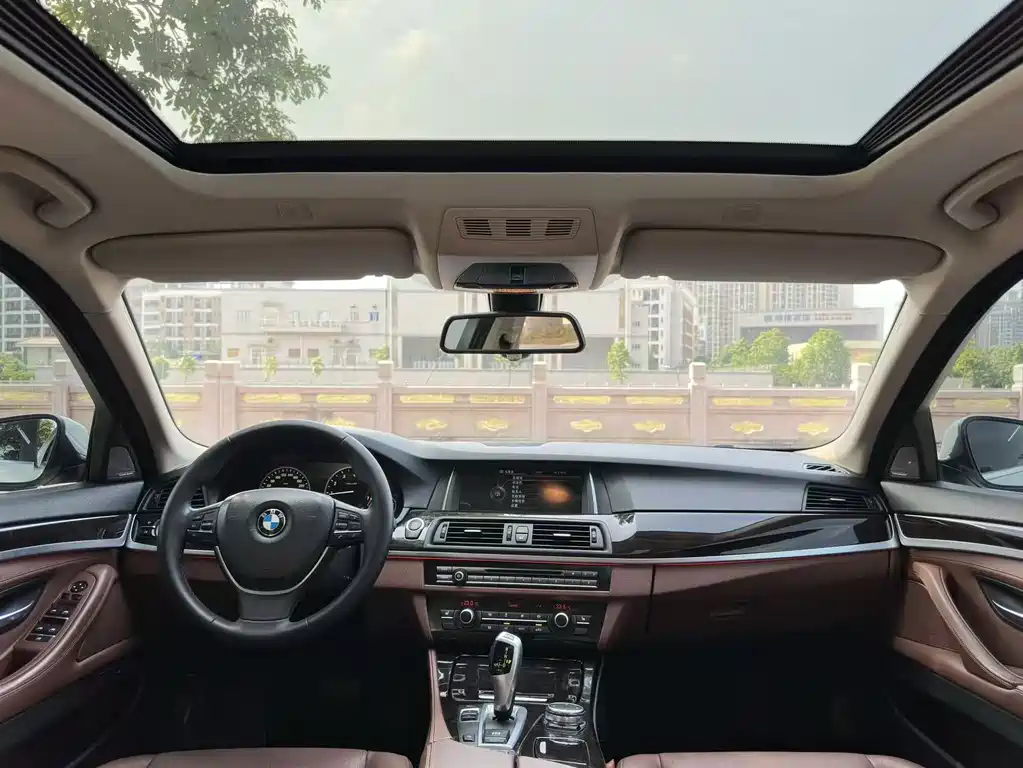 BMW 5 Series — миниатюра 5