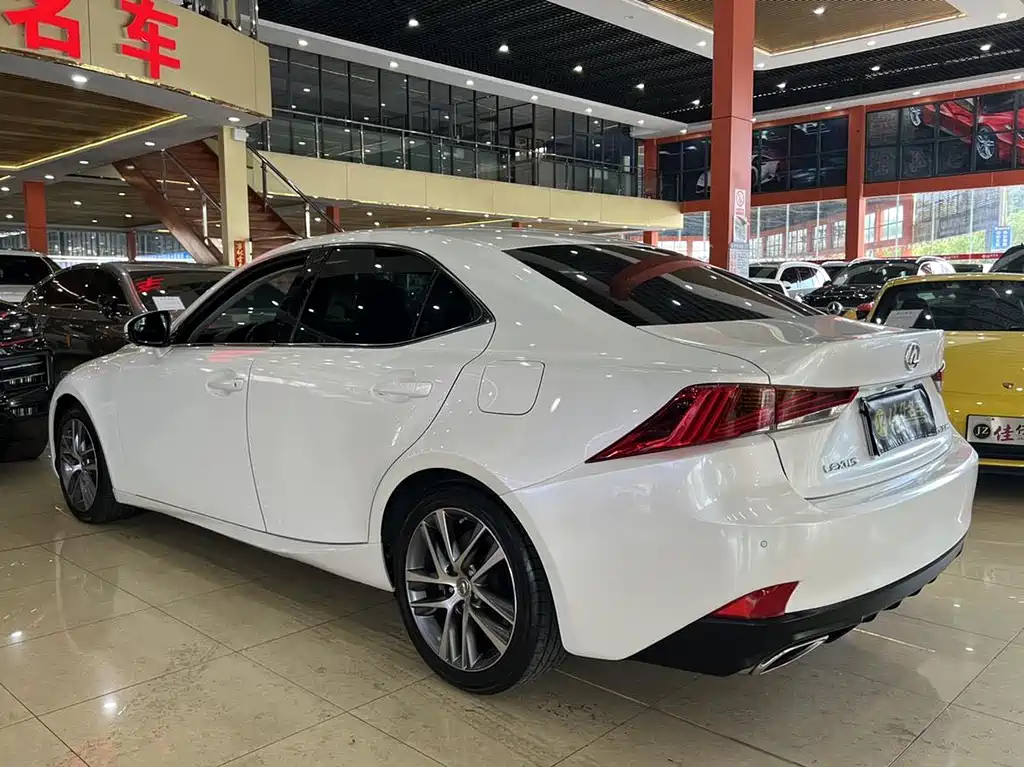 Lexus IS — миниатюра 6