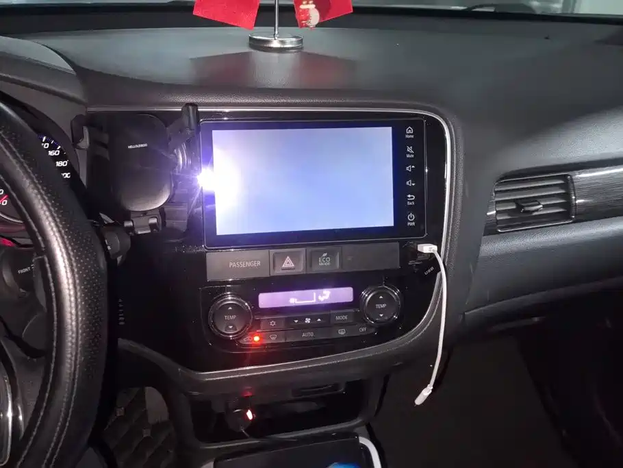 Mitsubishi Outlander — миниатюра 13