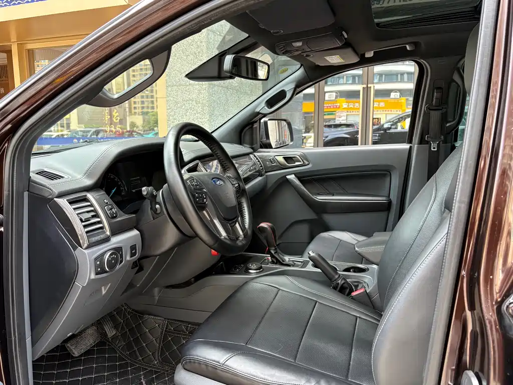 Ford Everest 2016 2.0T AT Luxury
