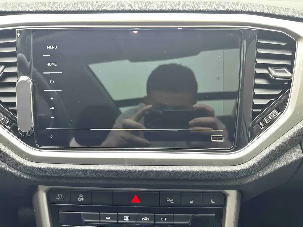 Volkswagen T-Roc — миниатюра 16