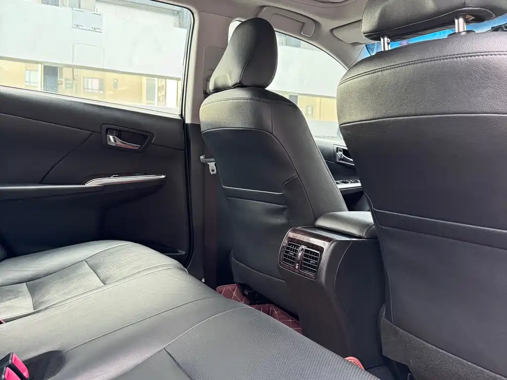 Toyota Camry — миниатюра 17