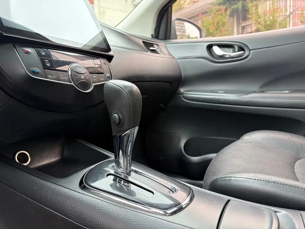Nissan Tiida — миниатюра 13