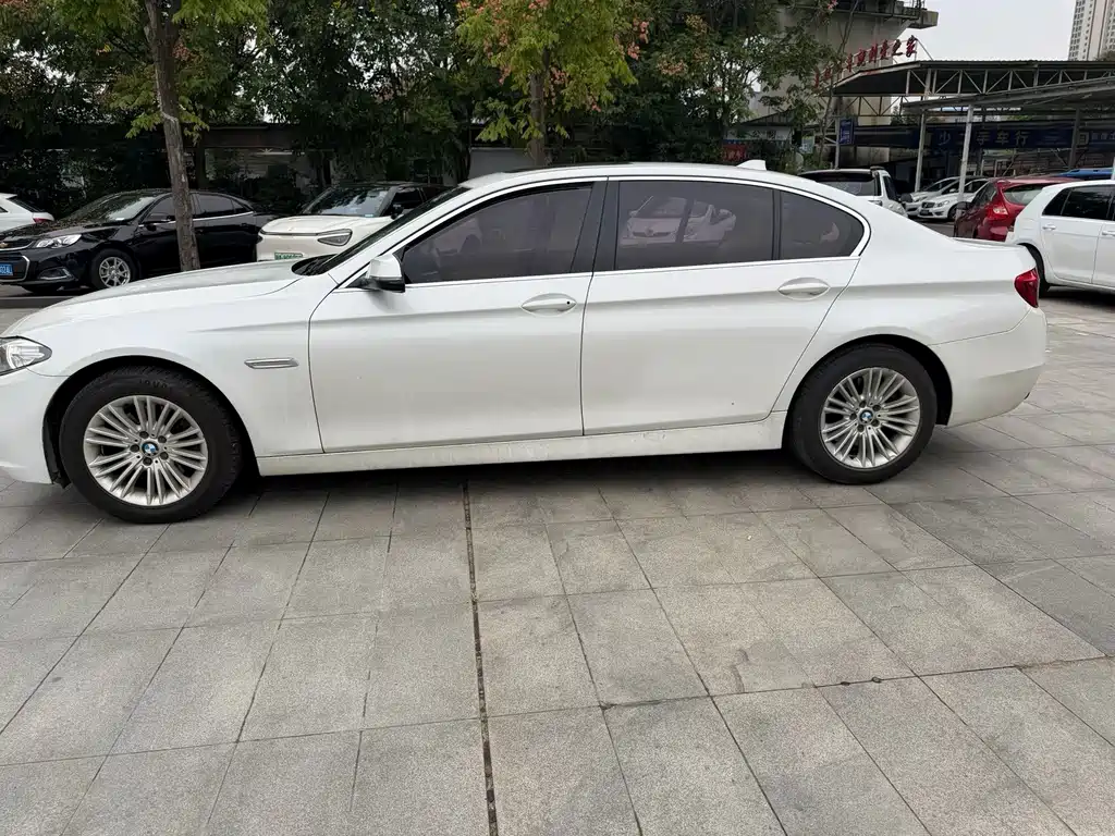 BMW 5 Series — миниатюра 2