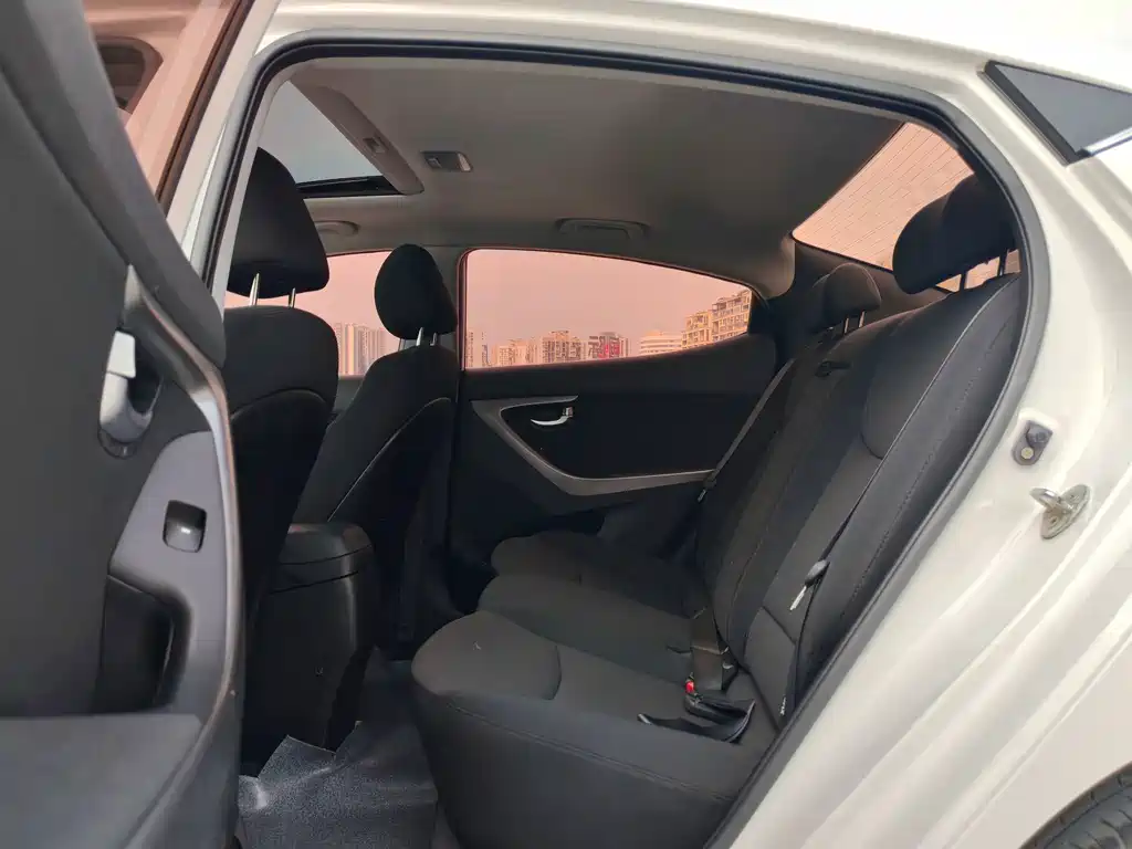 Hyundai Elantra Langdong — миниатюра 10