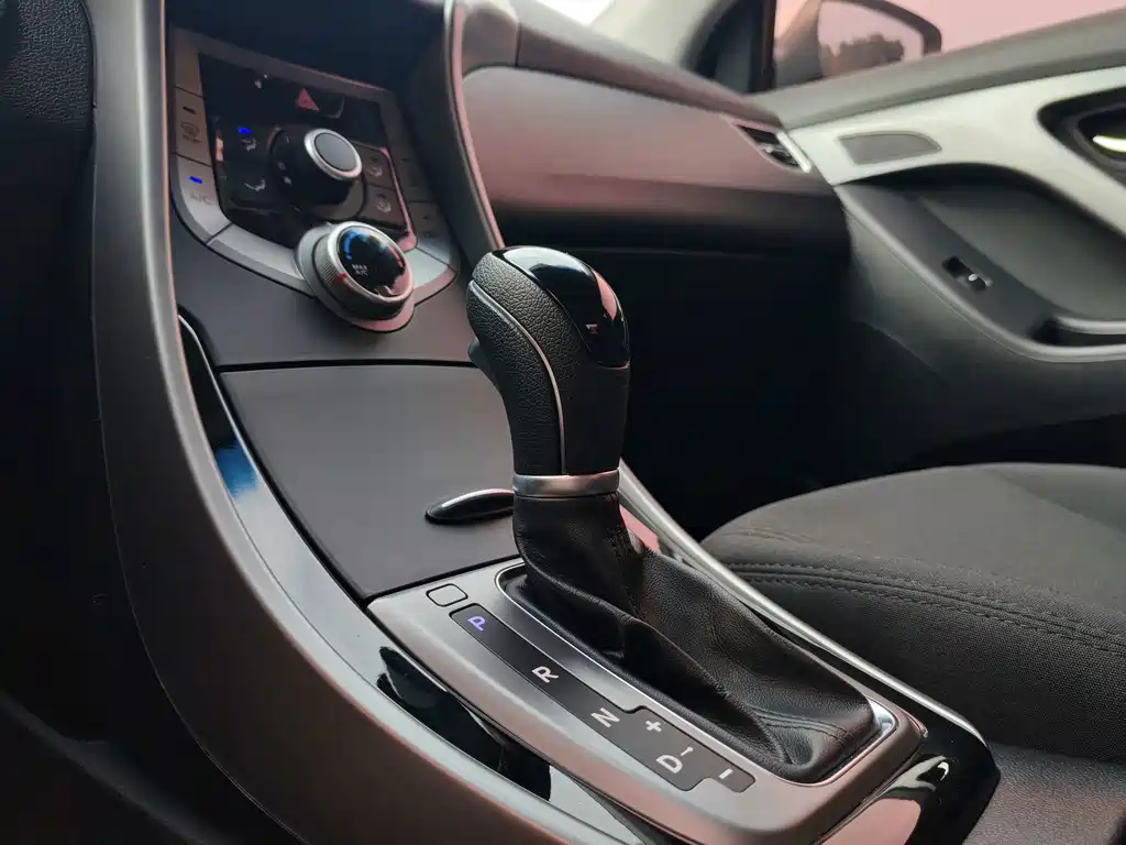 Hyundai Elantra Langdong — миниатюра 14