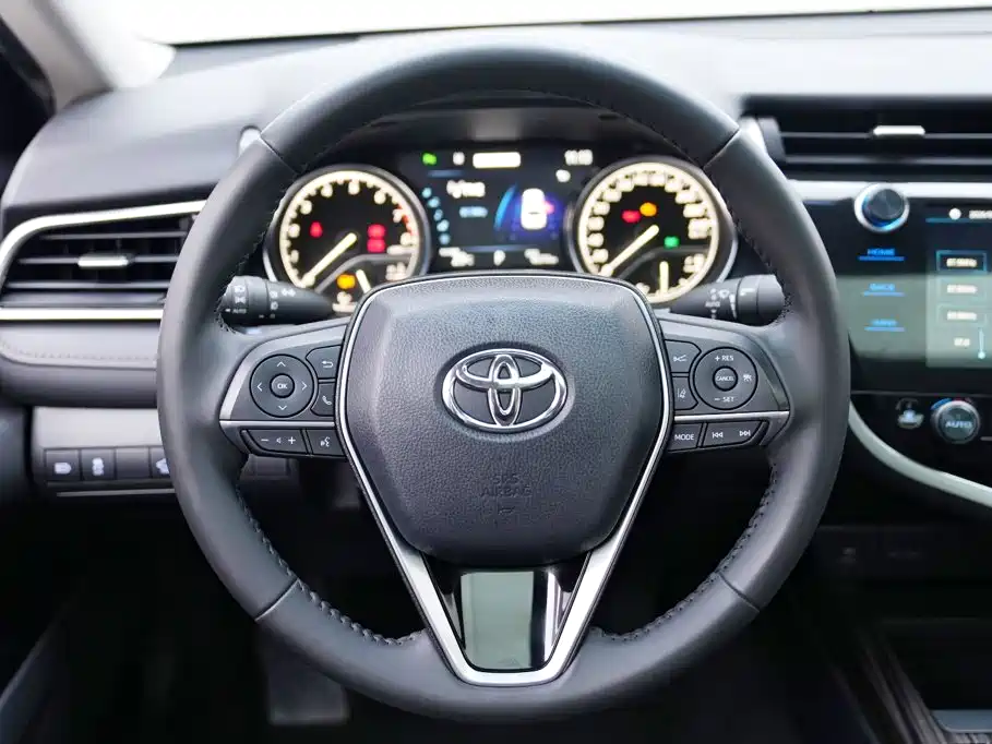Toyota Camry — миниатюра 12