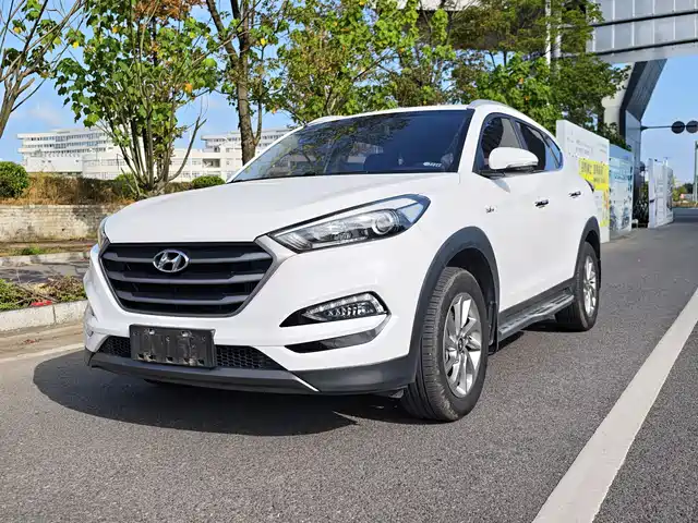 MODERN TUCSON 2017