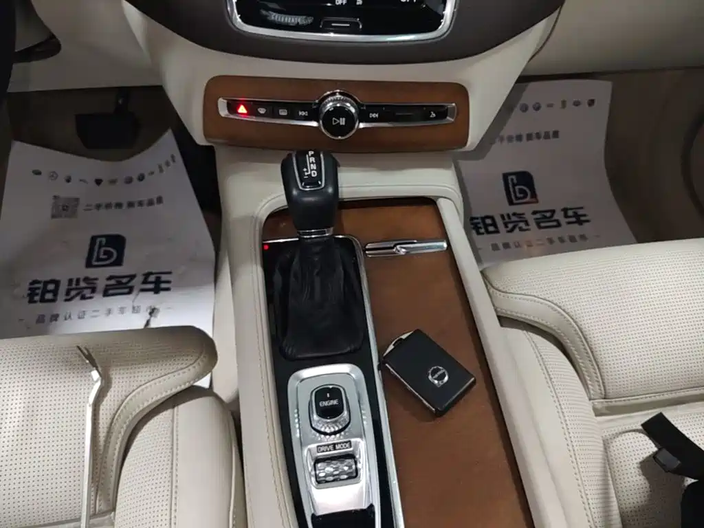 Volvo XC90 — миниатюра 14
