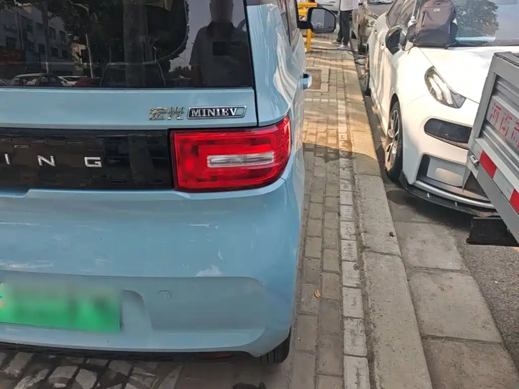 Wuling MINIEV — миниатюра 8