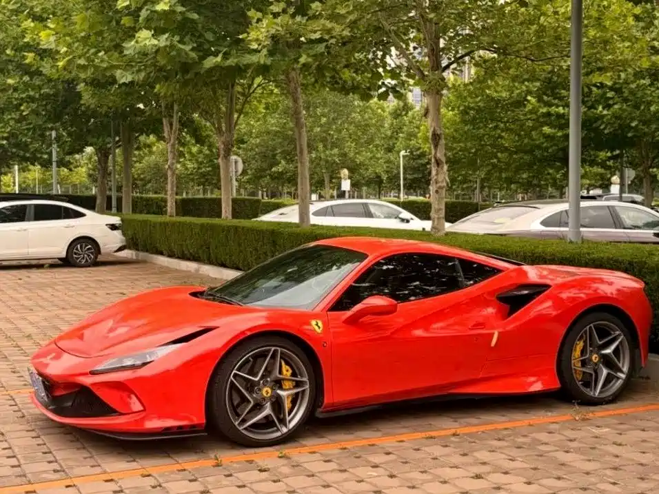Ferrari F8 — миниатюра 2