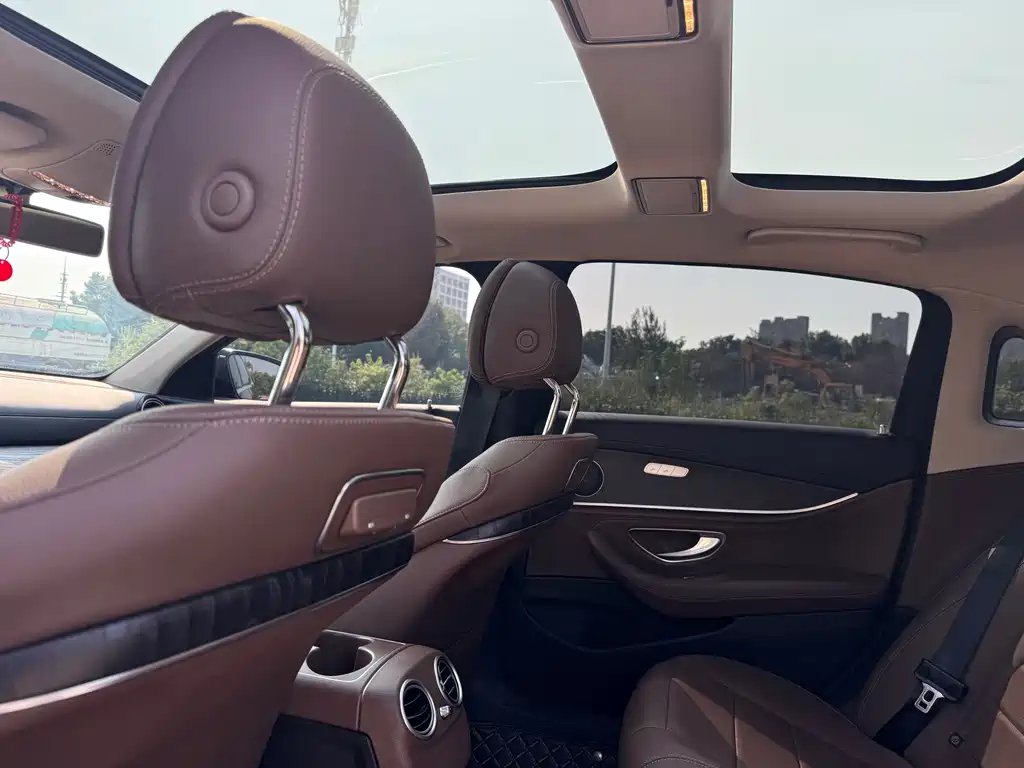 Mercedes-Benz E-Class — миниатюра 16